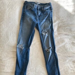 Kan can jeans.